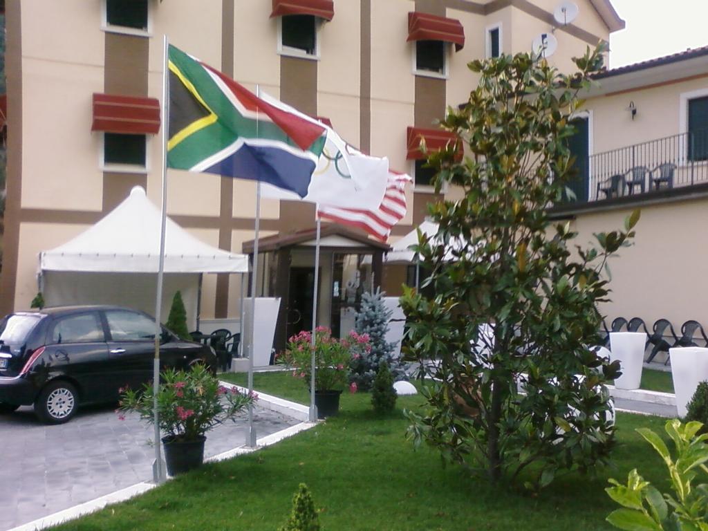 Hotel De Meis Capistrello Екстериор снимка