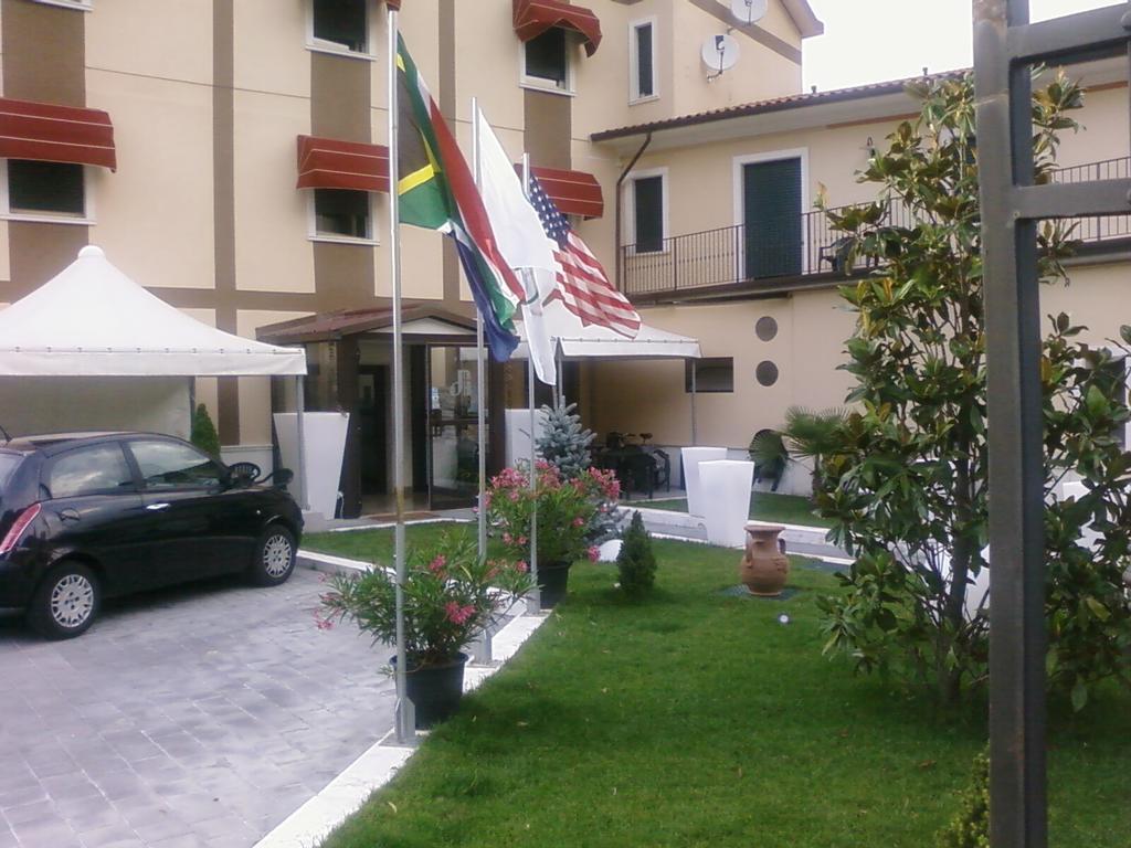 Hotel De Meis Capistrello Екстериор снимка