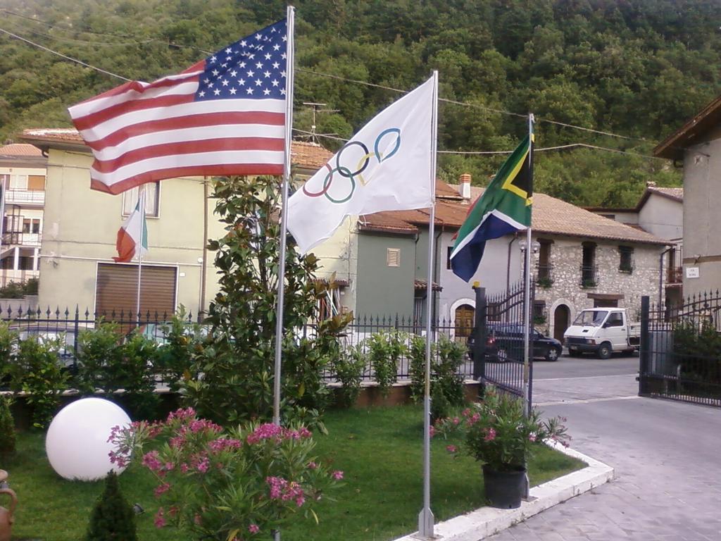 Hotel De Meis Capistrello Екстериор снимка