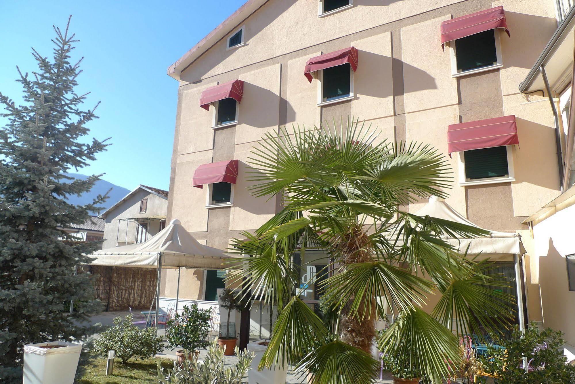 Hotel De Meis Capistrello Екстериор снимка