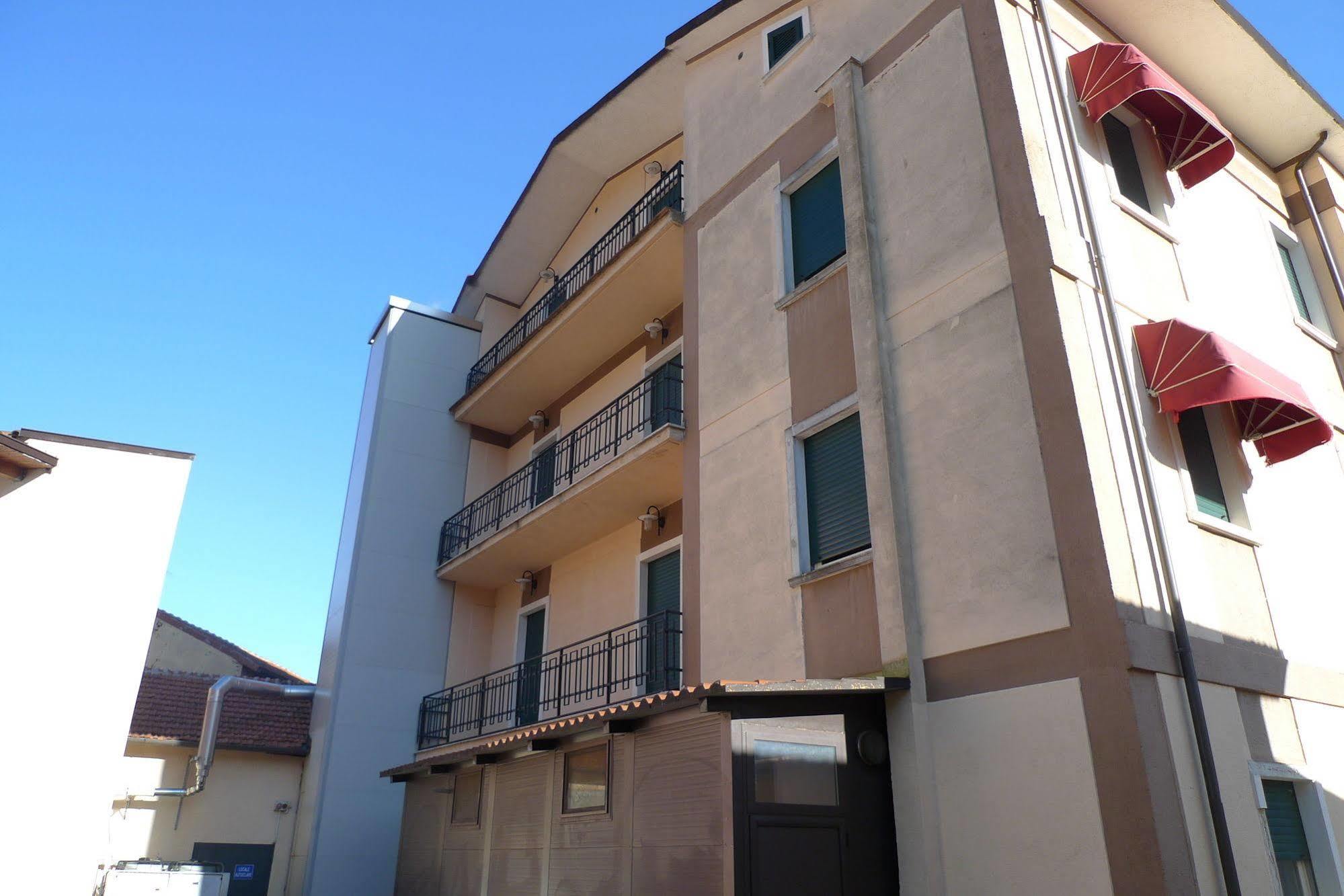 Hotel De Meis Capistrello Екстериор снимка