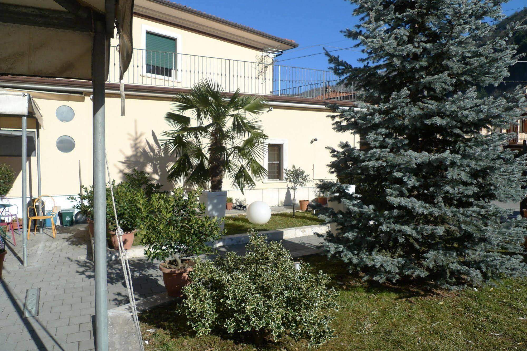 Hotel De Meis Capistrello Екстериор снимка