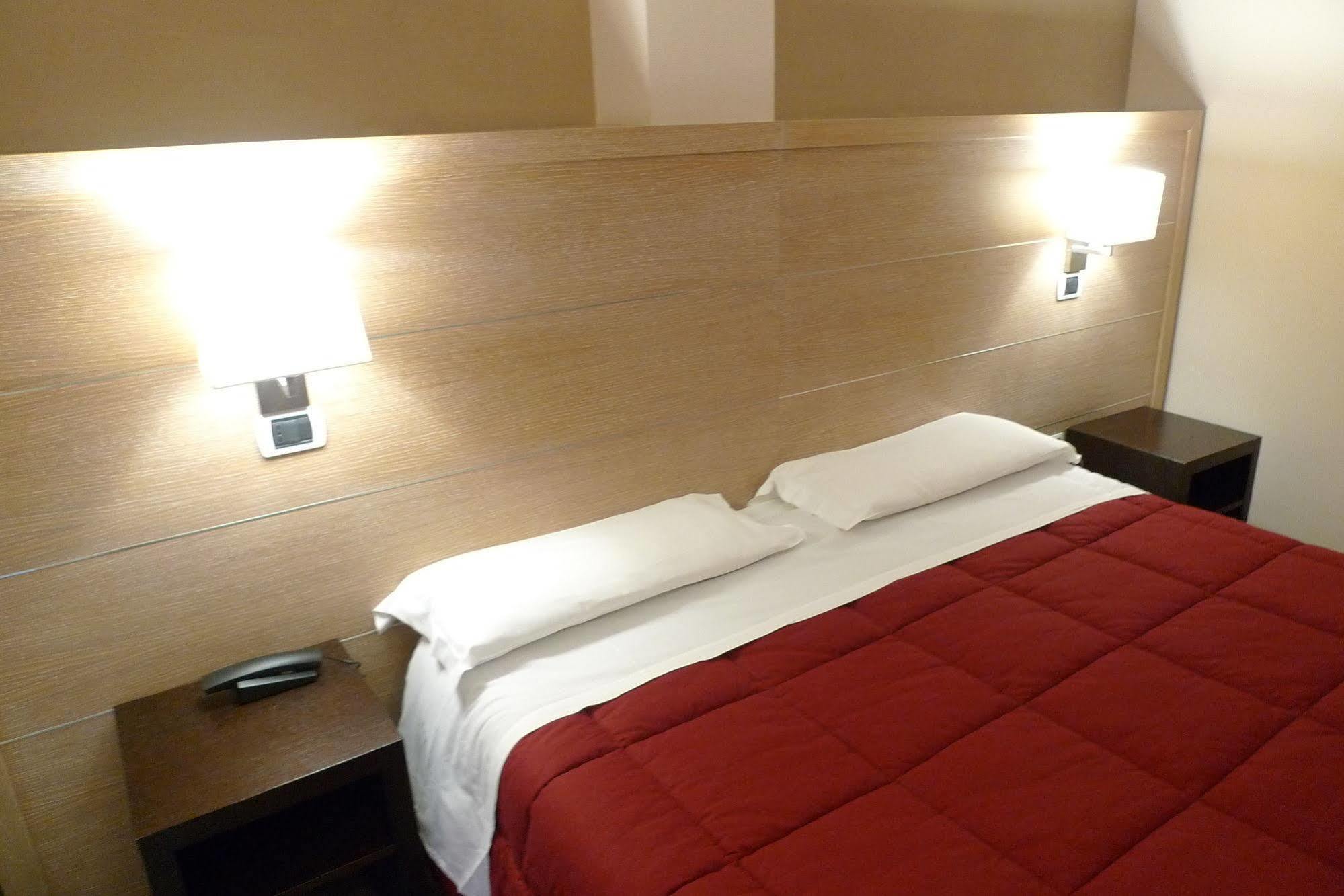 Hotel De Meis Capistrello Екстериор снимка