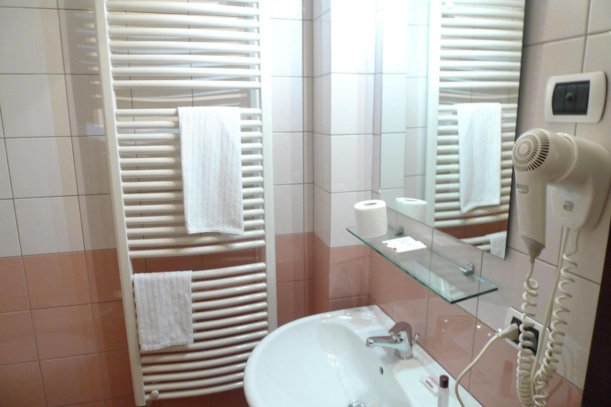 Hotel De Meis Capistrello Екстериор снимка