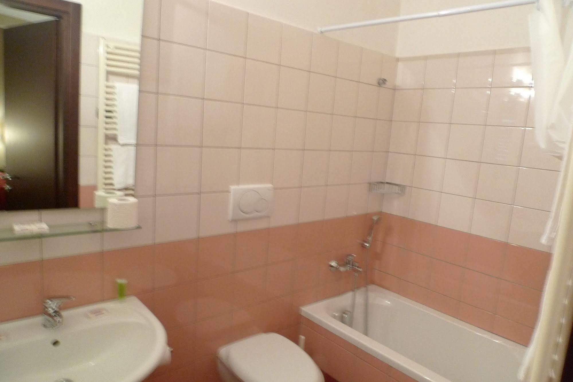 Hotel De Meis Capistrello Екстериор снимка