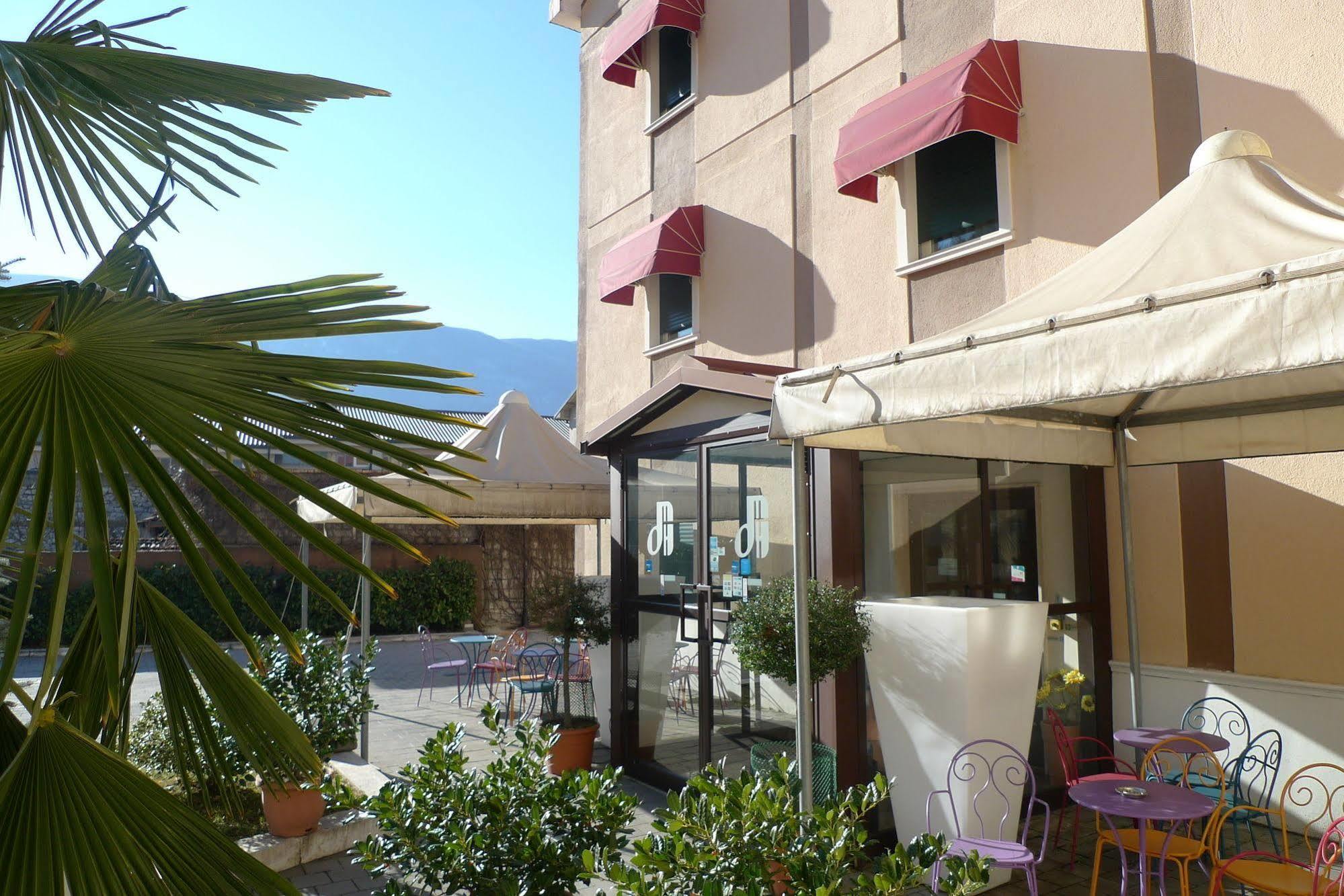 Hotel De Meis Capistrello Екстериор снимка