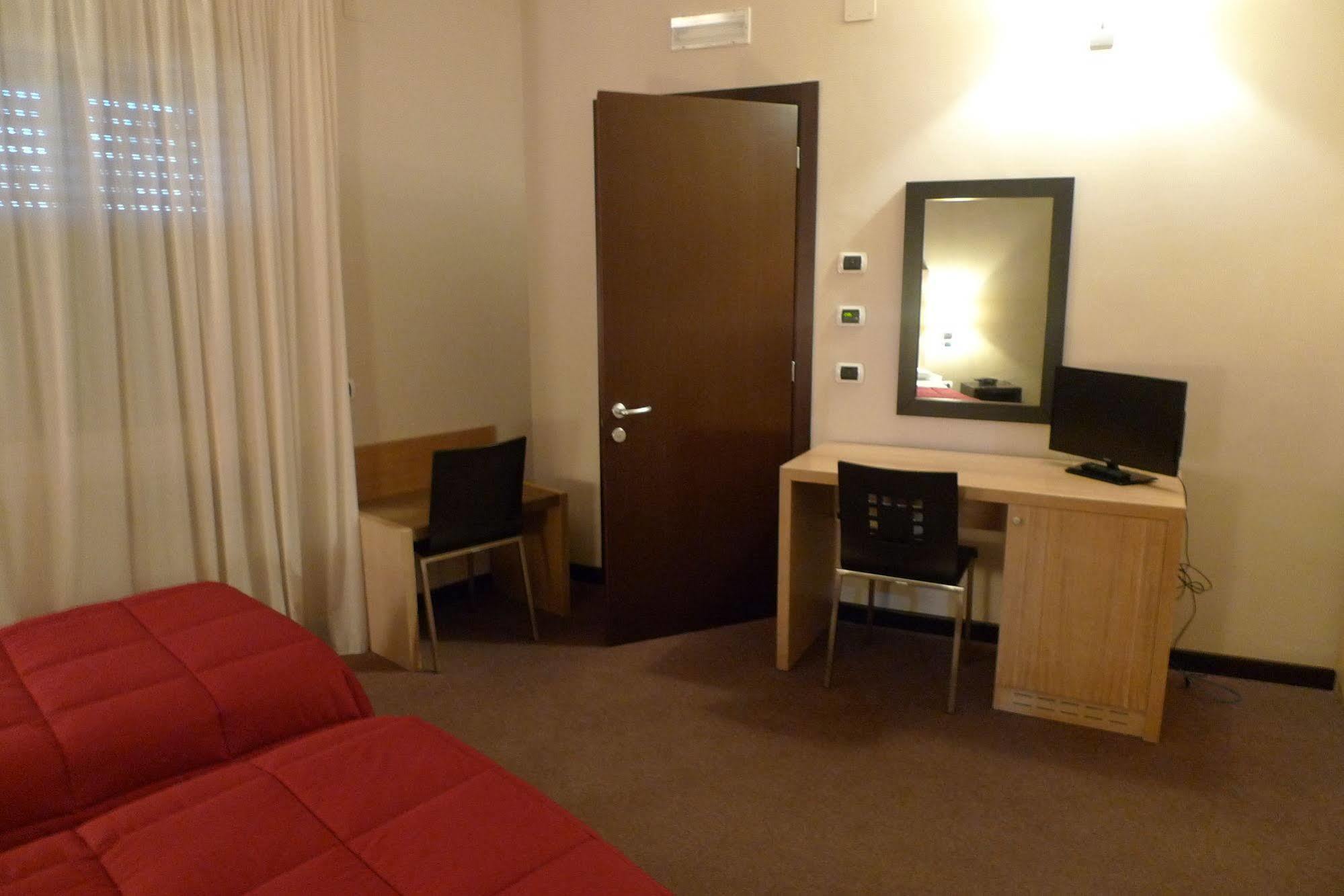 Hotel De Meis Capistrello Екстериор снимка