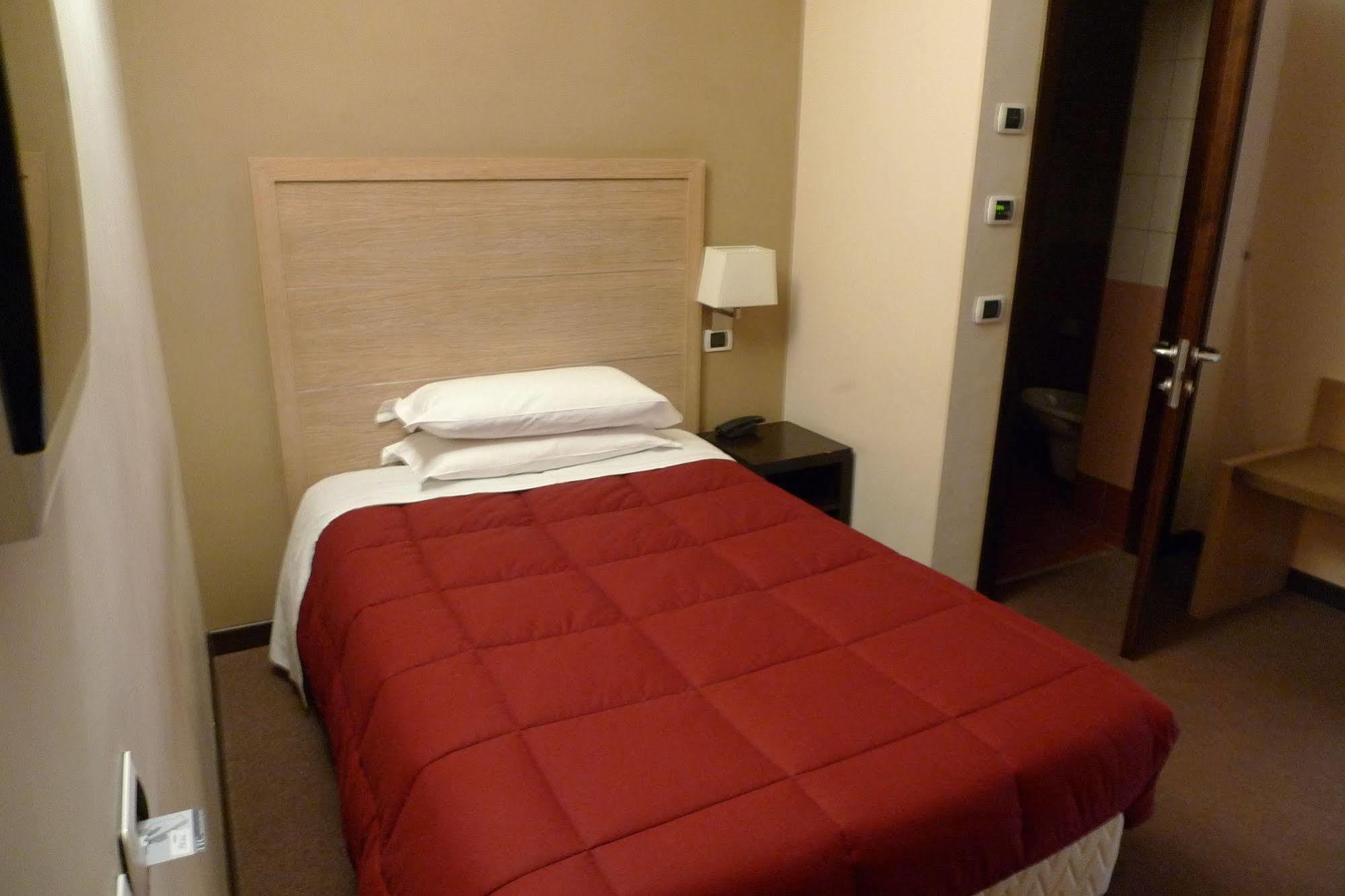 Hotel De Meis Capistrello Екстериор снимка