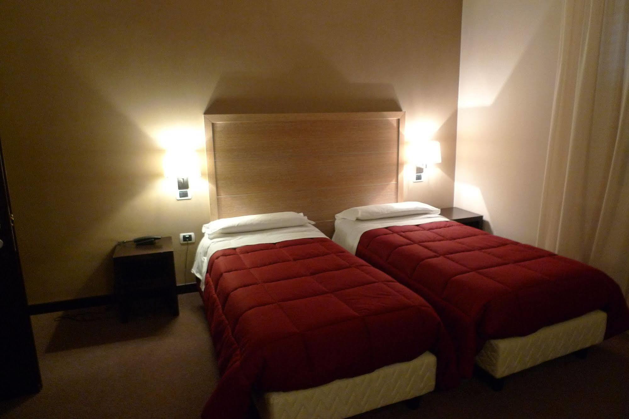Hotel De Meis Capistrello Екстериор снимка