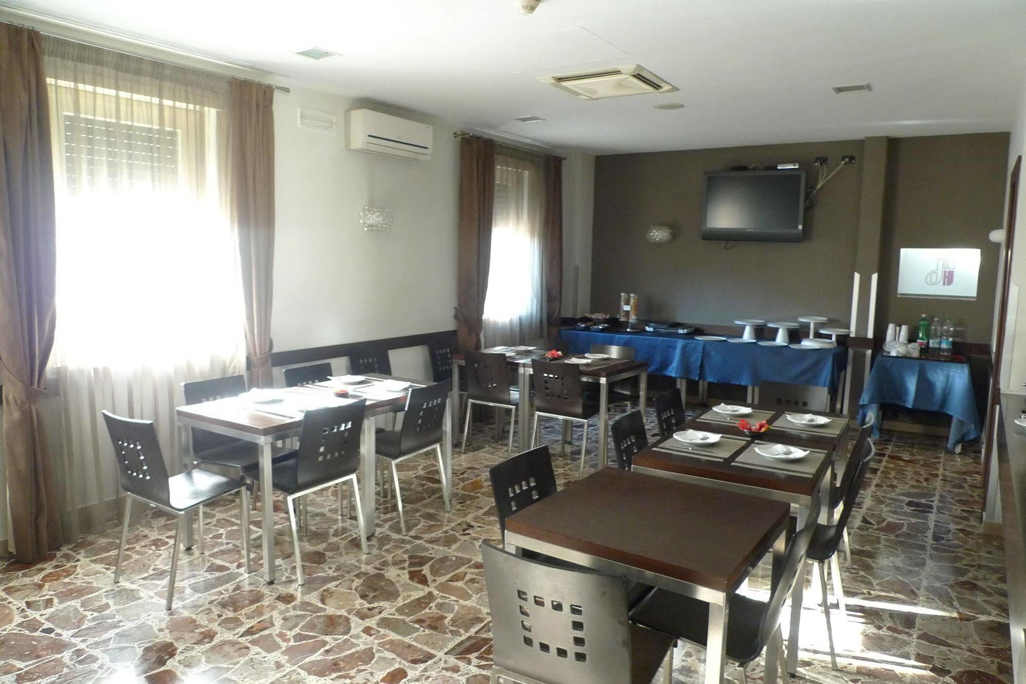 Hotel De Meis Capistrello Екстериор снимка